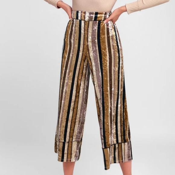 Lulu's frou frou cropped velvet pants - Picture 2 of 4